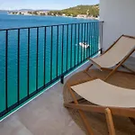 Mediterranean Next To Sea Vila *