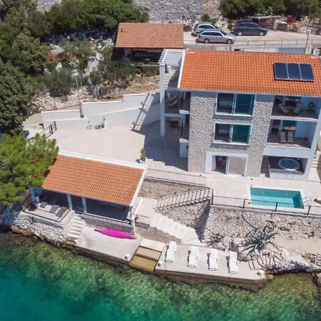 Vila Mediterranean Next To Sea