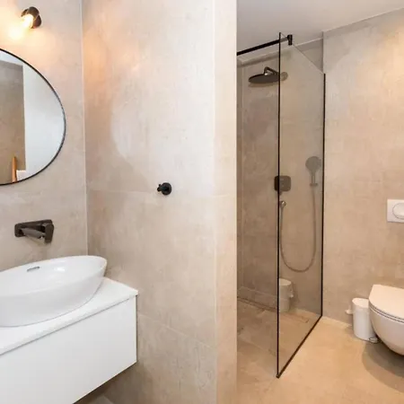 Mediterranean Next To Sea * 클레크