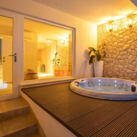 Mediterranean Next To Sea 클레크