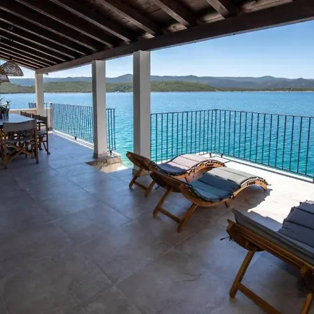 Mediterranean Next To Sea * 클레크