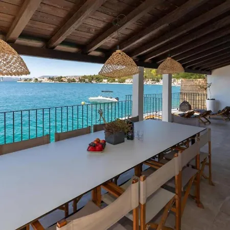 Mediterranean Next To Sea Vila *