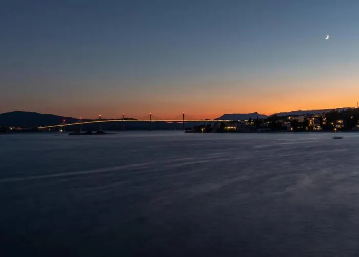 Mediterranean Next To Sea クレック