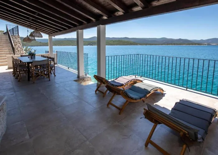 Mediterranean Next To Sea * クレック